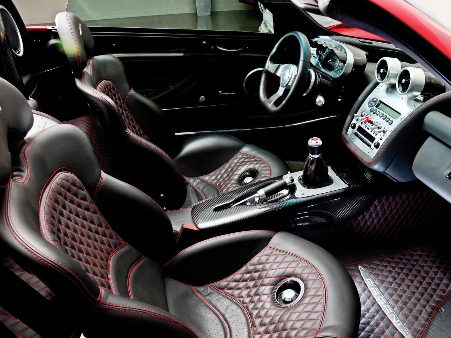 Интерьер Pagani Zonda C12 S 7.3 Roadster 2002 года  (фото 12 из 20)